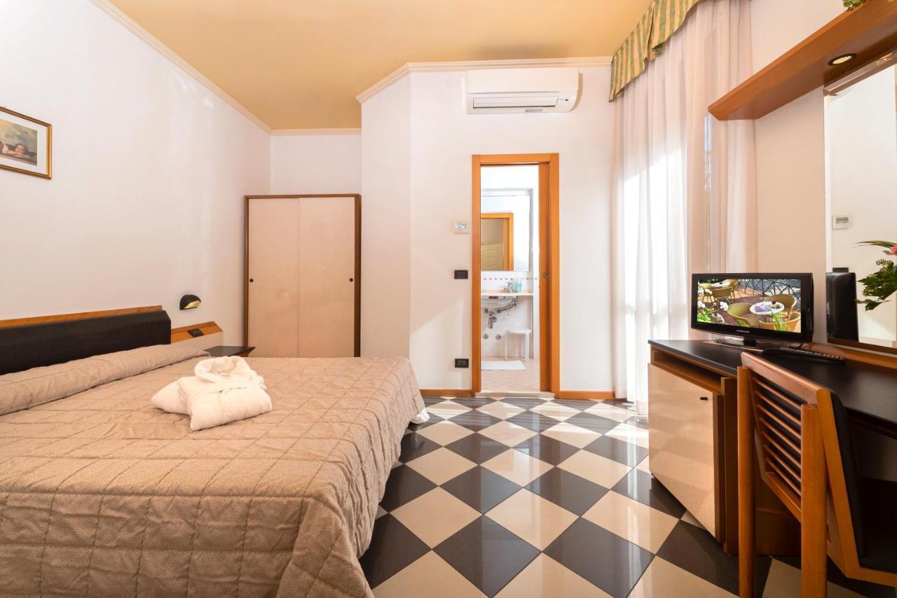 Hotel Villa Luigia Rimini Zewnętrze zdjęcie